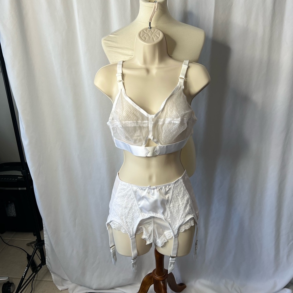 🤍 Secrets in Lace White Vintage-Inspired Lingerie Set w/ Stockings | 36DD